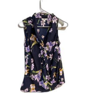 Tahari Blouse sleeveless looks new